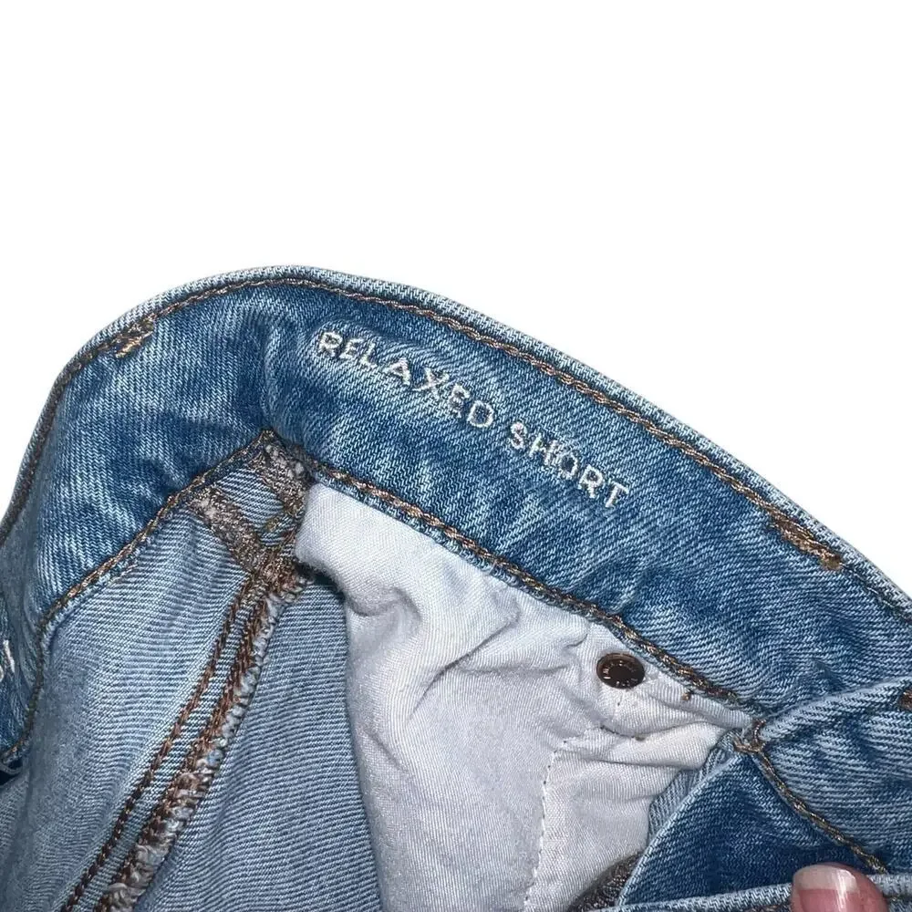 AMERICAN EAGLE Relaxed Short Light Wash Distressed Jean Shorts Size 00